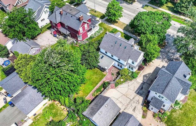 335 E WISCONSIN AVENUE, Neenah, WI 54956