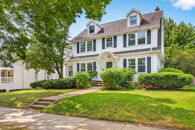 335 E WISCONSIN AVENUE, Neenah, WI 54956