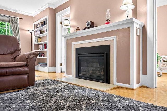 335 E WISCONSIN AVENUE, Neenah, WI 54956