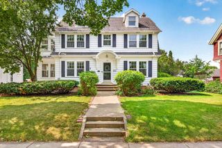 335 E WISCONSIN AVENUE, Neenah, WI 54956