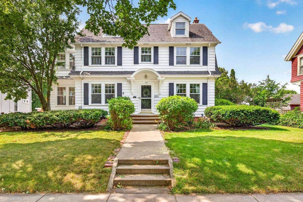 335 E WISCONSIN AVENUE, Neenah, WI 54956