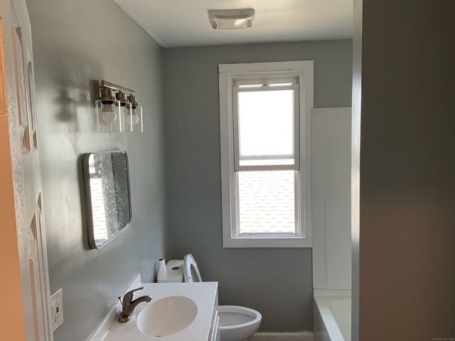 1309 East Main Street, Waterbury, CT 06705