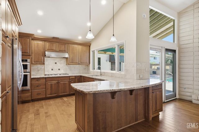 7501 El Roble Court, Bakersfield, CA 93309