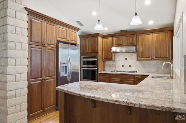 7501 El Roble Court, Bakersfield, CA 93309