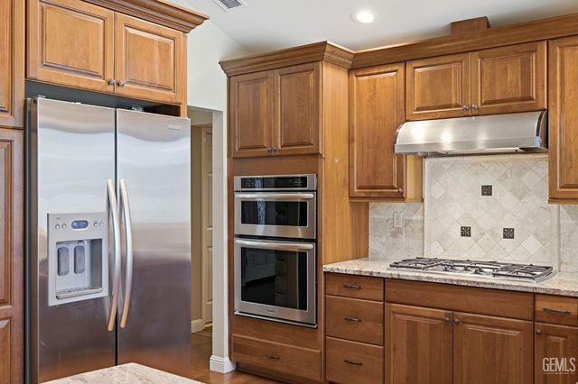7501 El Roble Court, Bakersfield, CA 93309