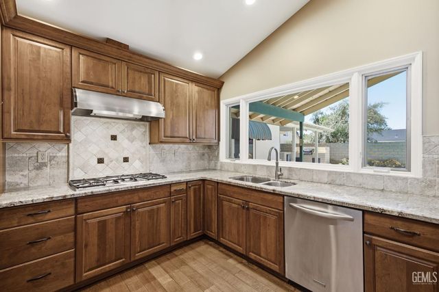 7501 El Roble Court, Bakersfield, CA 93309