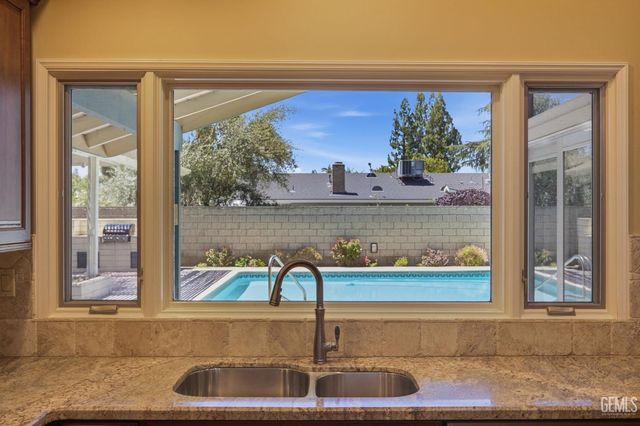 7501 El Roble Court, Bakersfield, CA 93309