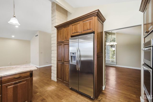 7501 El Roble Court, Bakersfield, CA 93309
