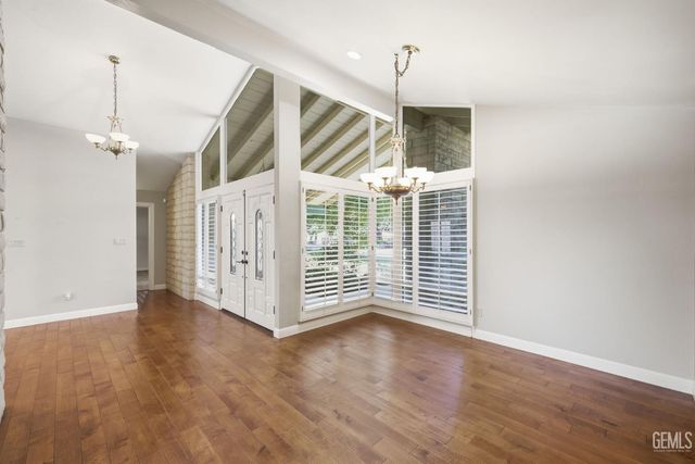 7501 El Roble Court, Bakersfield, CA 93309