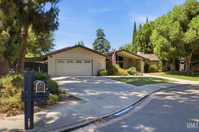 7501 El Roble Court, Bakersfield, CA 93309