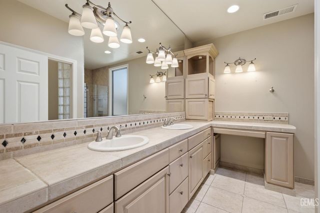 7501 El Roble Court, Bakersfield, CA 93309