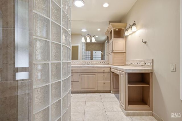 7501 El Roble Court, Bakersfield, CA 93309