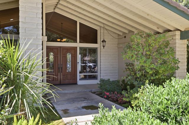 7501 El Roble Court, Bakersfield, CA 93309