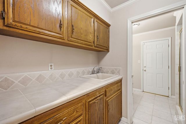 7501 El Roble Court, Bakersfield, CA 93309