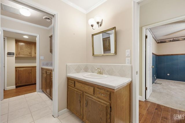7501 El Roble Court, Bakersfield, CA 93309
