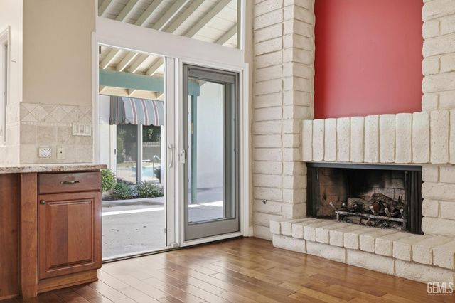 7501 El Roble Court, Bakersfield, CA 93309