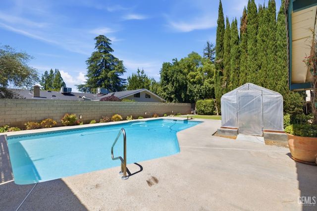 7501 El Roble Court, Bakersfield, CA 93309