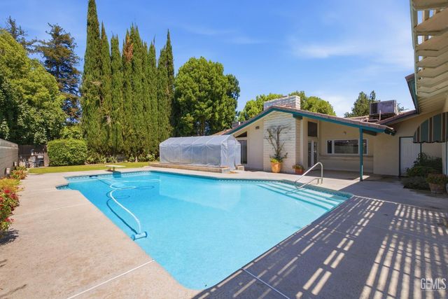 7501 El Roble Court, Bakersfield, CA 93309