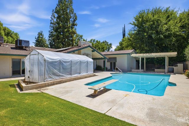 7501 El Roble Court, Bakersfield, CA 93309