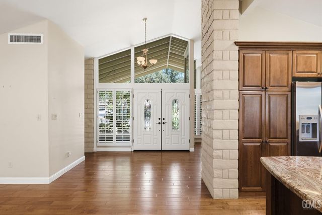 7501 El Roble Court, Bakersfield, CA 93309