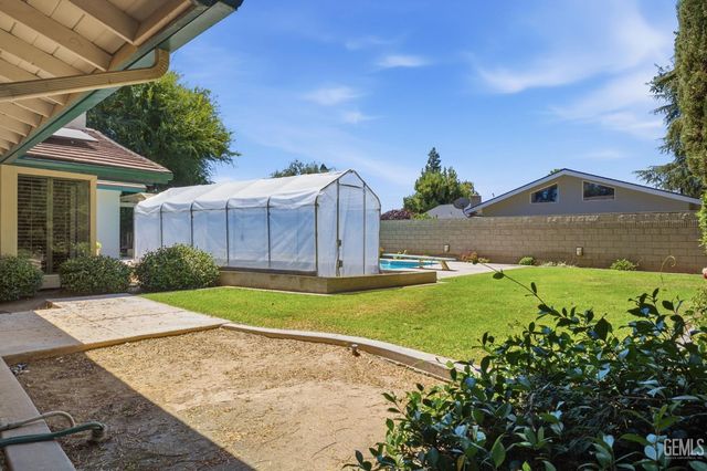 7501 El Roble Court, Bakersfield, CA 93309