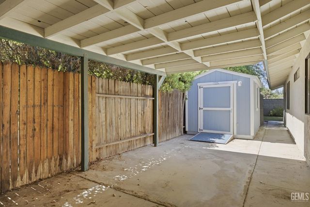 7501 El Roble Court, Bakersfield, CA 93309