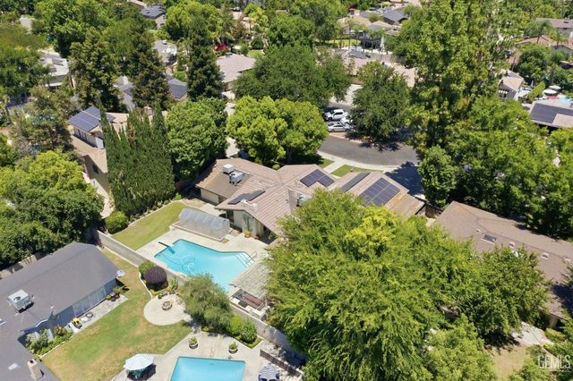 7501 El Roble Court, Bakersfield, CA 93309