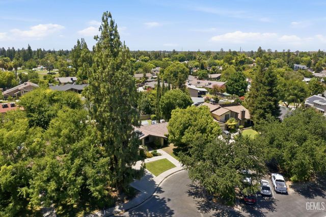 7501 El Roble Court, Bakersfield, CA 93309