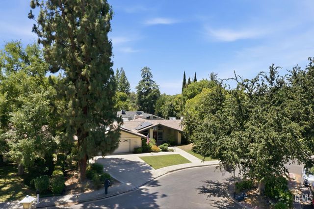 7501 El Roble Court, Bakersfield, CA 93309