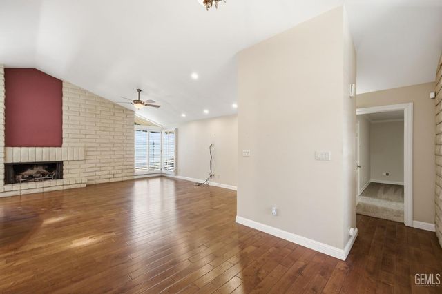7501 El Roble Court, Bakersfield, CA 93309