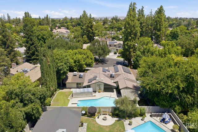 7501 El Roble Court, Bakersfield, CA 93309