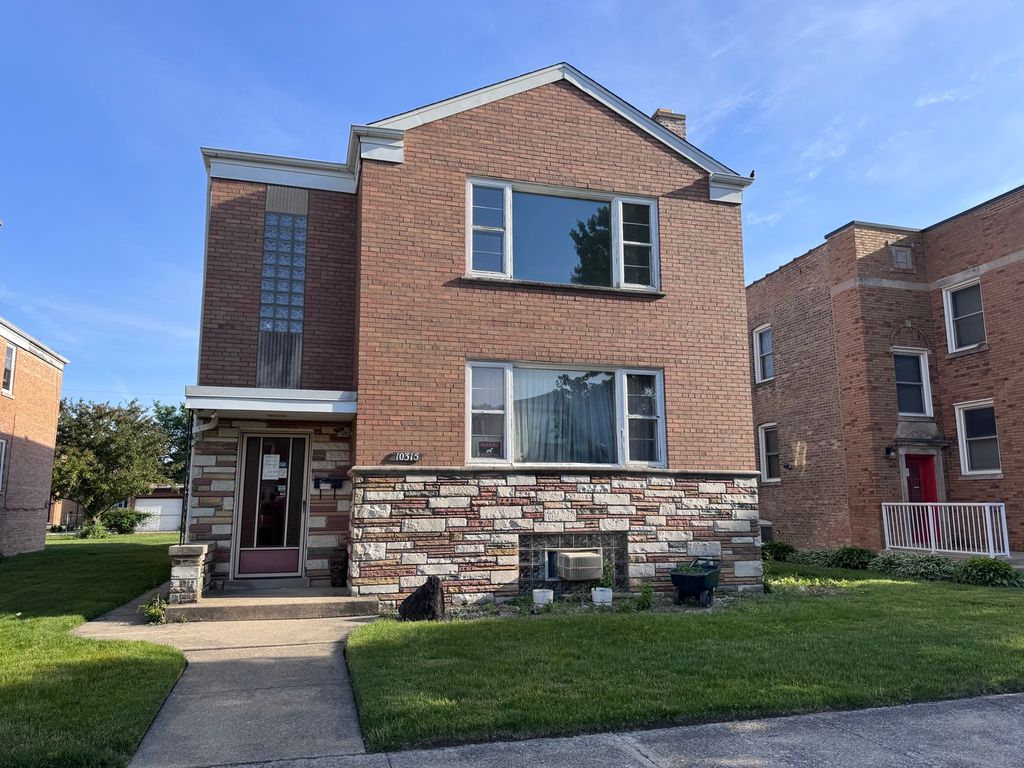 10315 Chaucer Street 2, Westchester, IL 60154