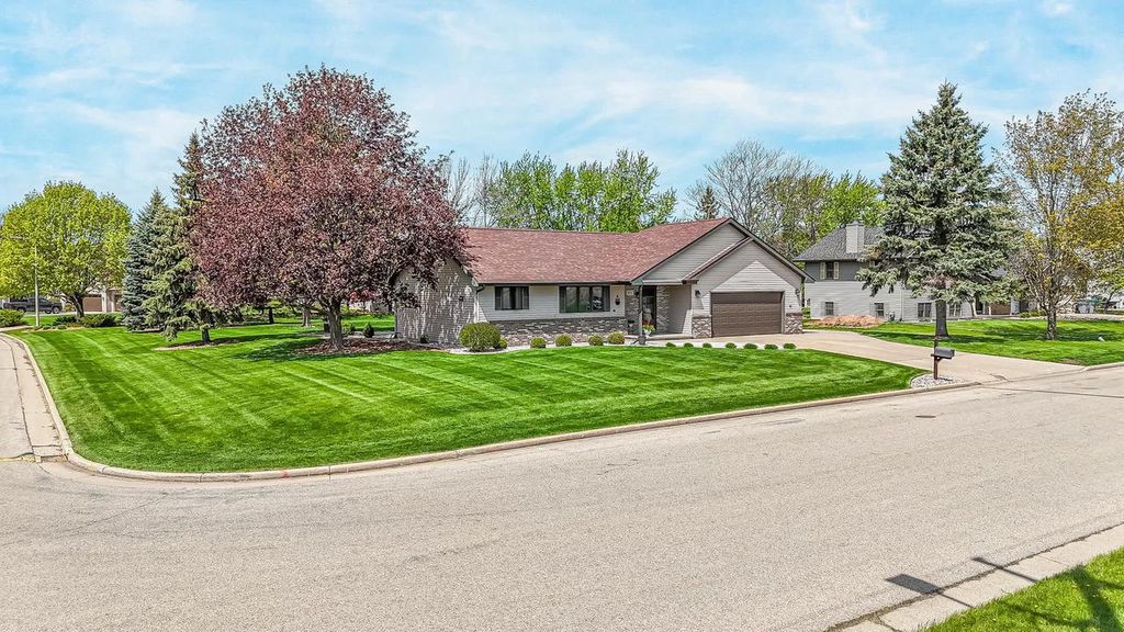 670 S 5TH AVENUE, Winneconne, WI 54986