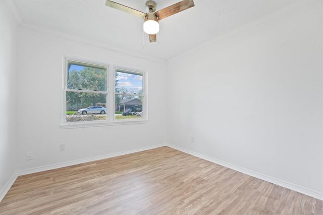 606 Meadowlawn Street, La Porte, TX 77571