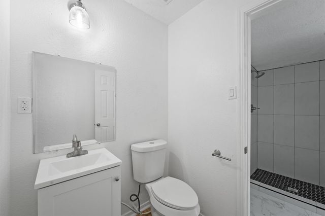 606 Meadowlawn Street, La Porte, TX 77571