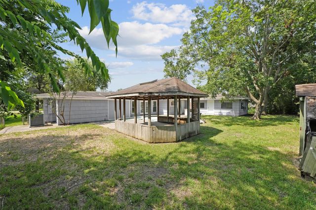 606 Meadowlawn Street, La Porte, TX 77571