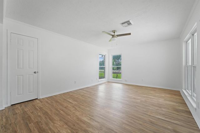 606 Meadowlawn Street, La Porte, TX 77571