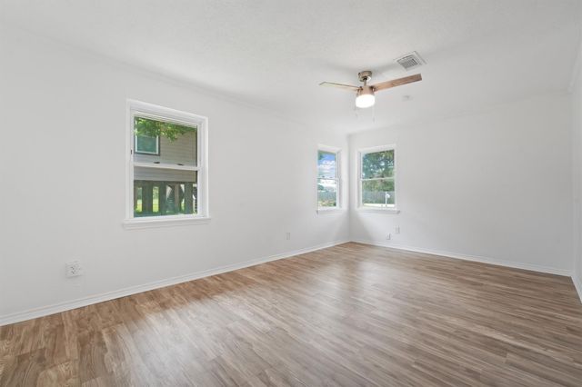 606 Meadowlawn Street, La Porte, TX 77571