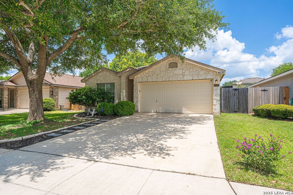 9115 PUMPKIN RDG, Selma, TX 78154