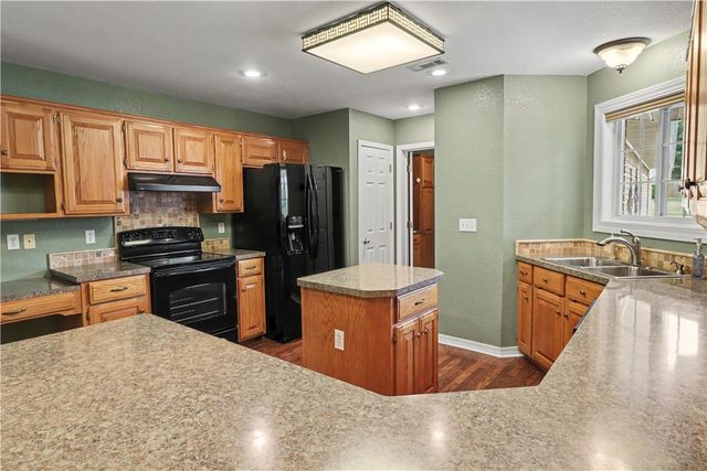 4360 W New Bridge Road, Fayetteville, AR 72704