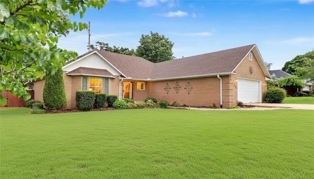 4360 W New Bridge Road, Fayetteville, AR 72704