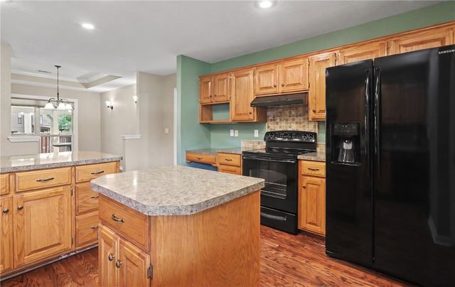 4360 W New Bridge Road, Fayetteville, AR 72704