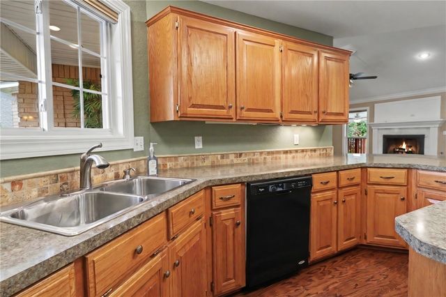 4360 W New Bridge Road, Fayetteville, AR 72704