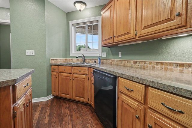 4360 W New Bridge Road, Fayetteville, AR 72704
