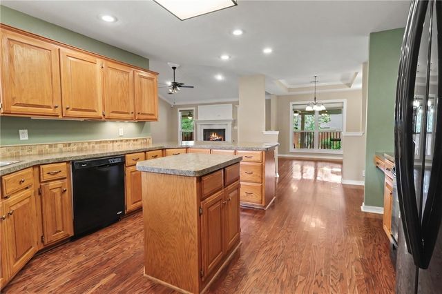 4360 W New Bridge Road, Fayetteville, AR 72704