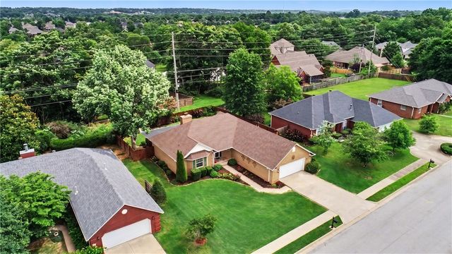 4360 W New Bridge Road, Fayetteville, AR 72704