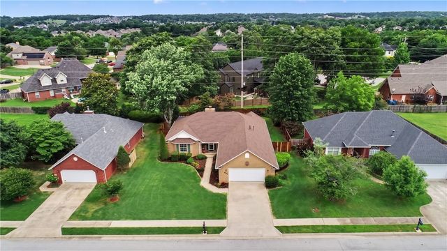 4360 W New Bridge Road, Fayetteville, AR 72704