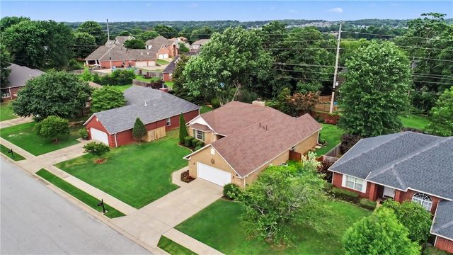 4360 W New Bridge Road, Fayetteville, AR 72704