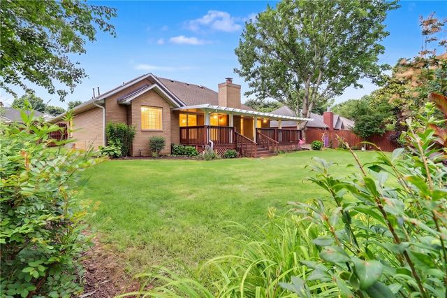 4360 W New Bridge Road, Fayetteville, AR 72704