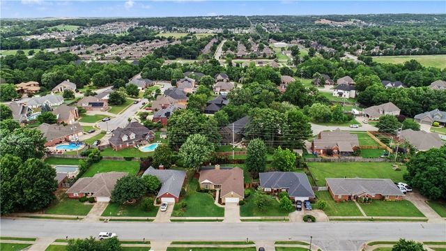 4360 W New Bridge Road, Fayetteville, AR 72704